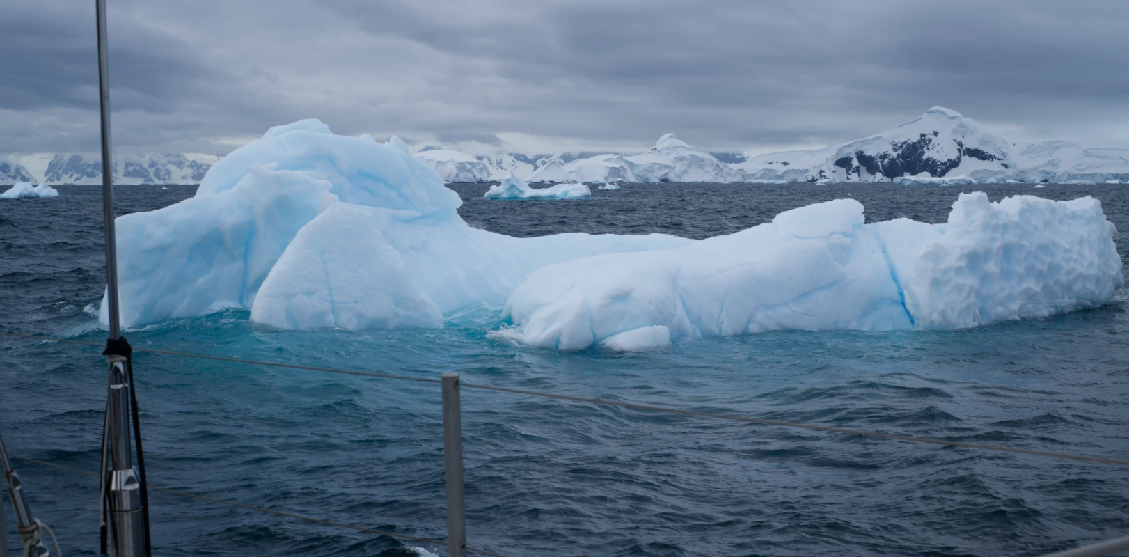 Iceberg proche du bateau