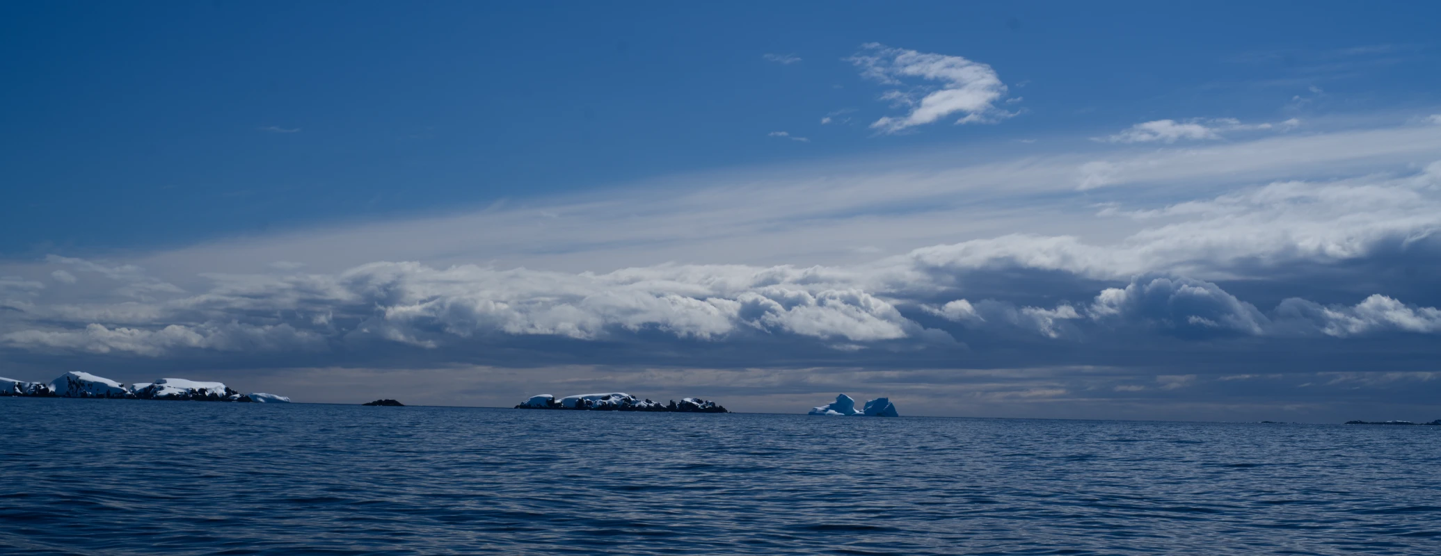 Des îles et des nuages
