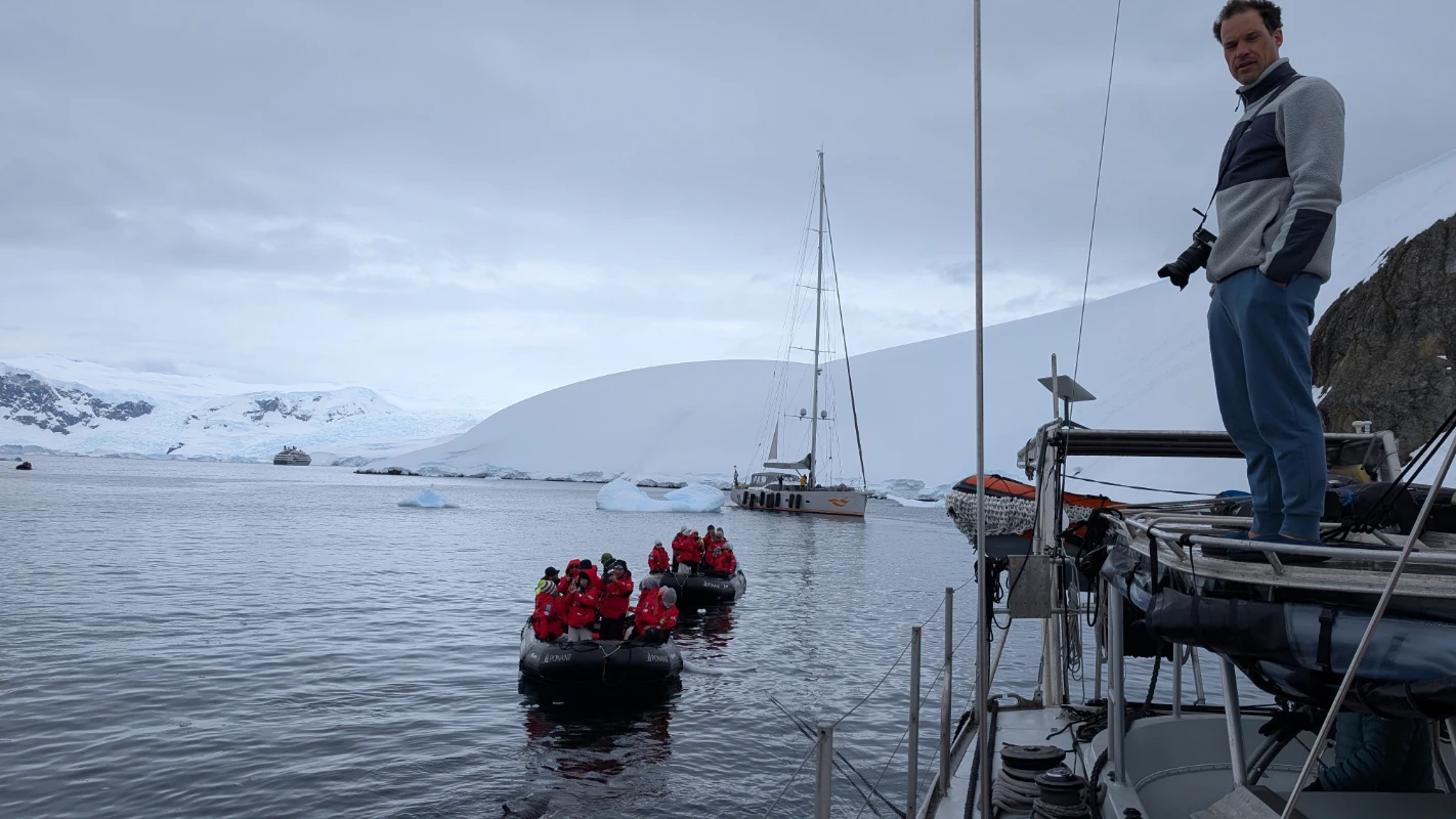 Le Firebird avec les visiteurs chinois du Ponant