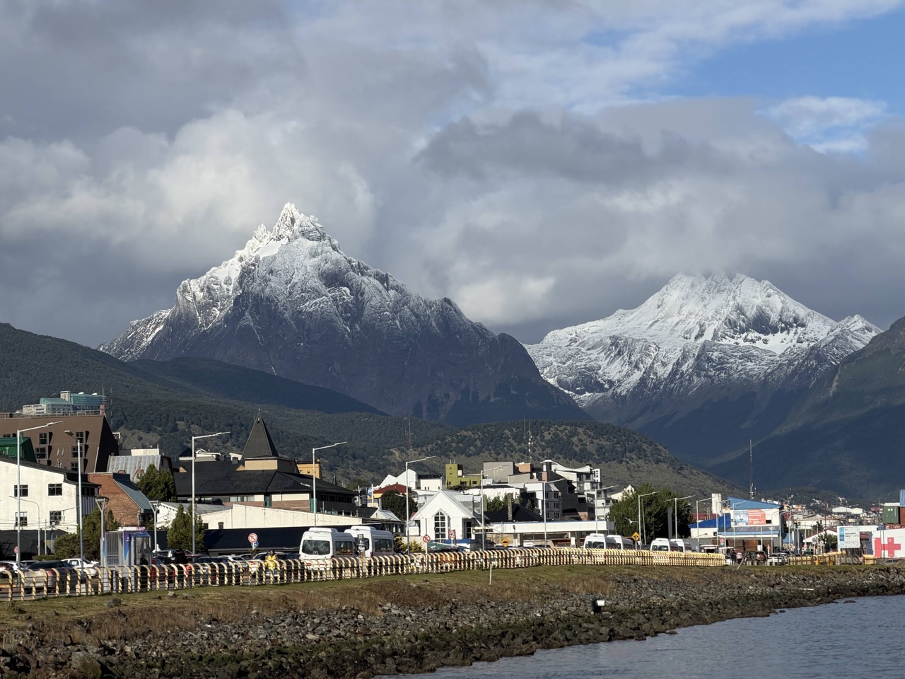Les montagnes qui bordent la ville